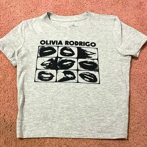 olivia rodrigo shirt sold at hollister.no longer available in stores or online